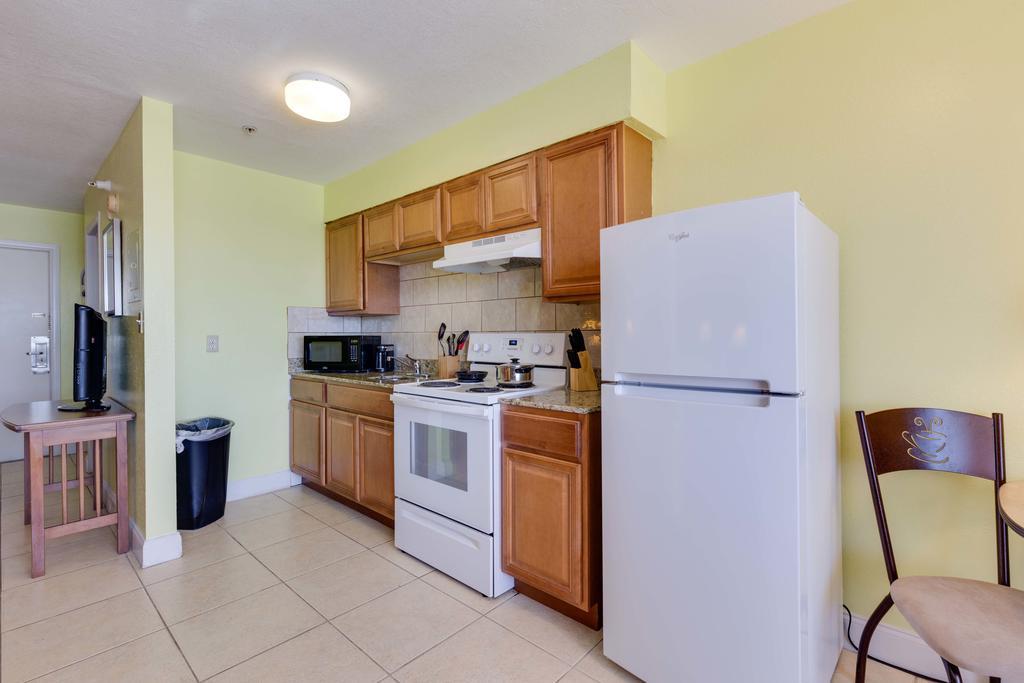 Pierview Hotel And Suites Fort Myers Beach Room photo