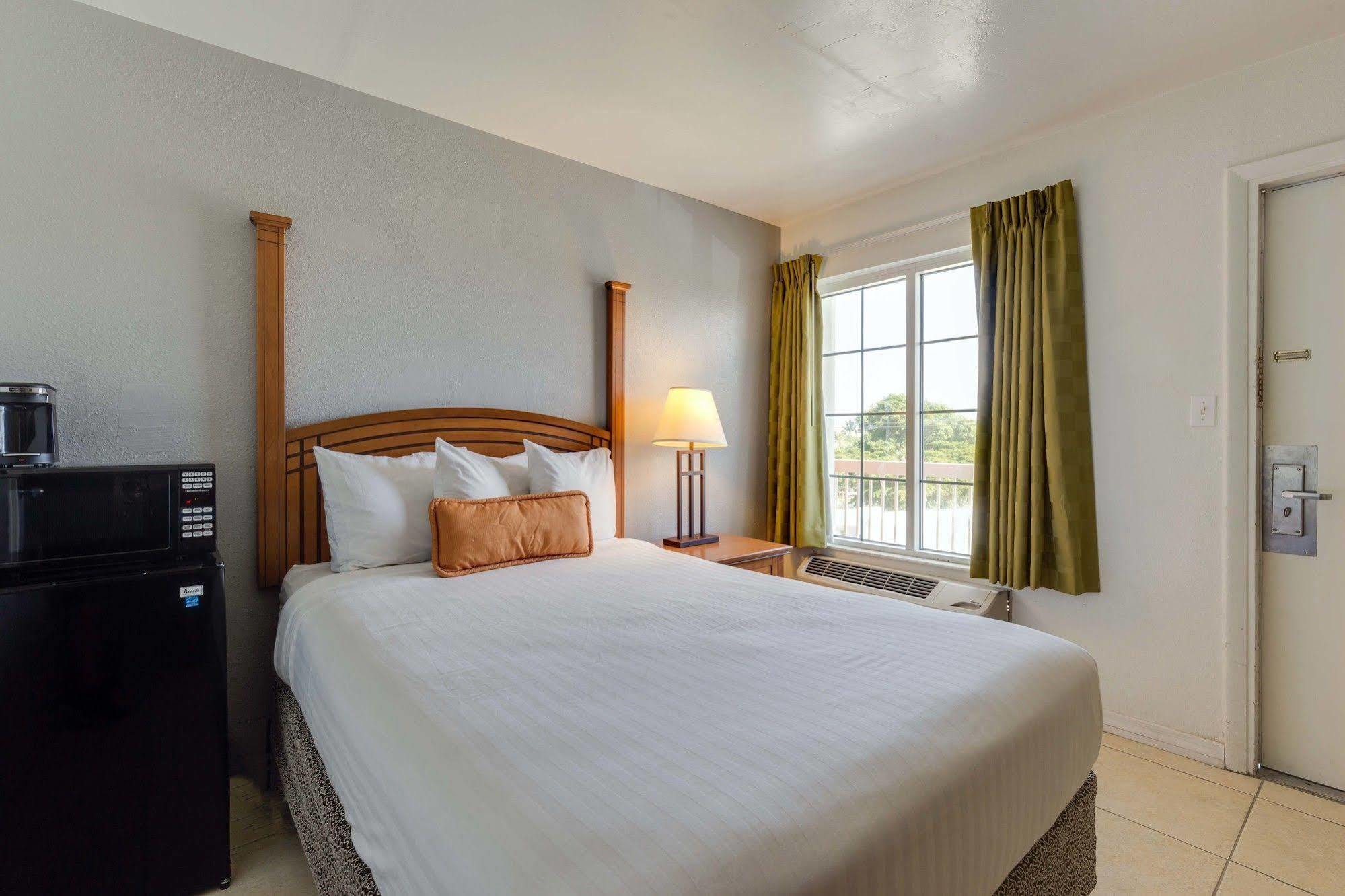 Pierview Hotel And Suites Fort Myers Beach Exterior photo
