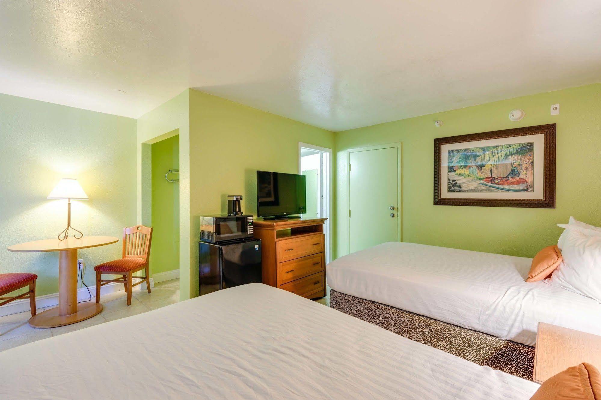 Pierview Hotel And Suites Fort Myers Beach Exterior photo