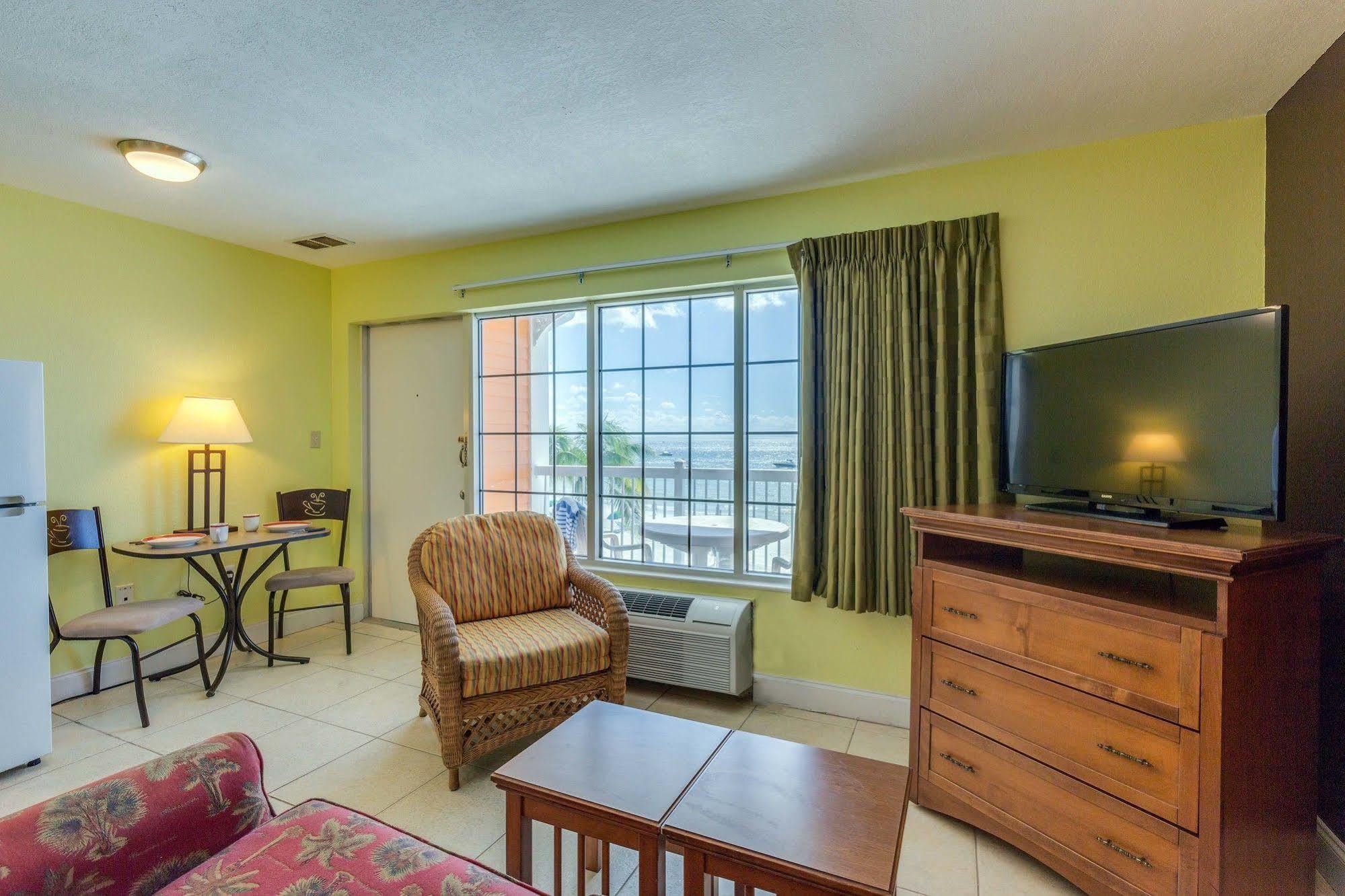 Pierview Hotel And Suites Fort Myers Beach Exterior photo