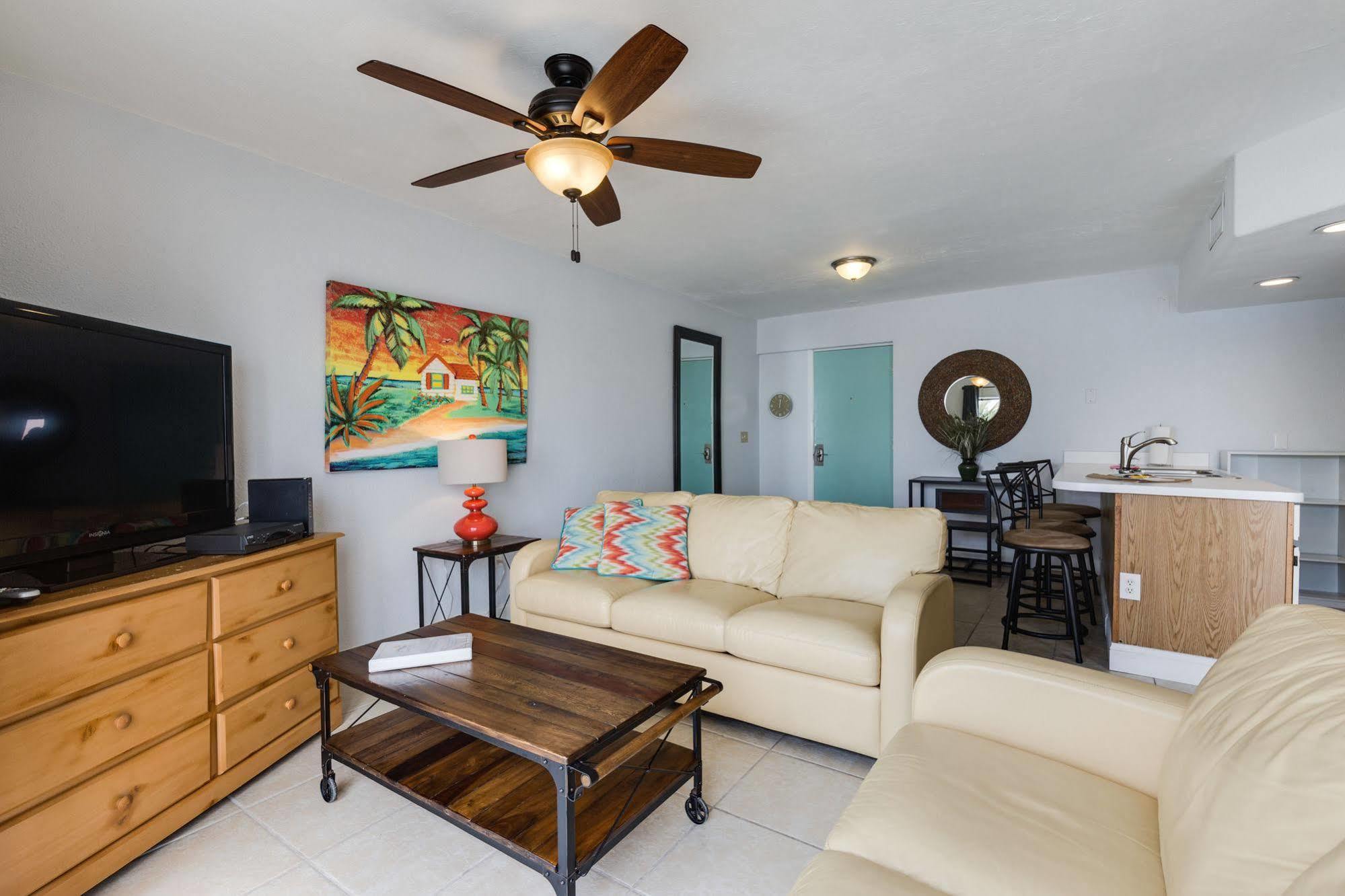 Pierview Hotel And Suites Fort Myers Beach Exterior photo