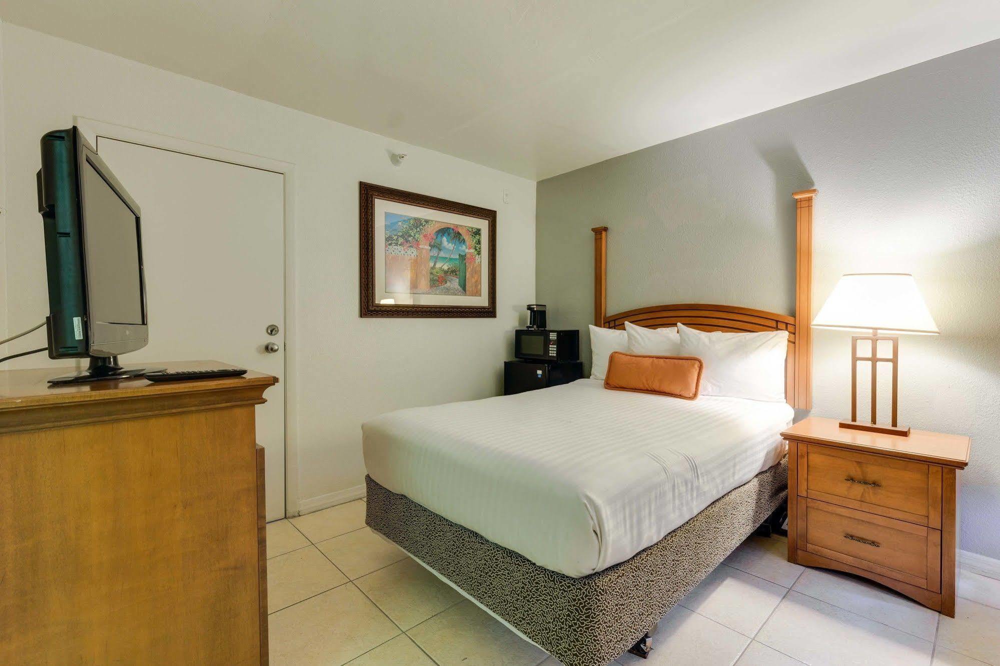 Pierview Hotel And Suites Fort Myers Beach Exterior photo