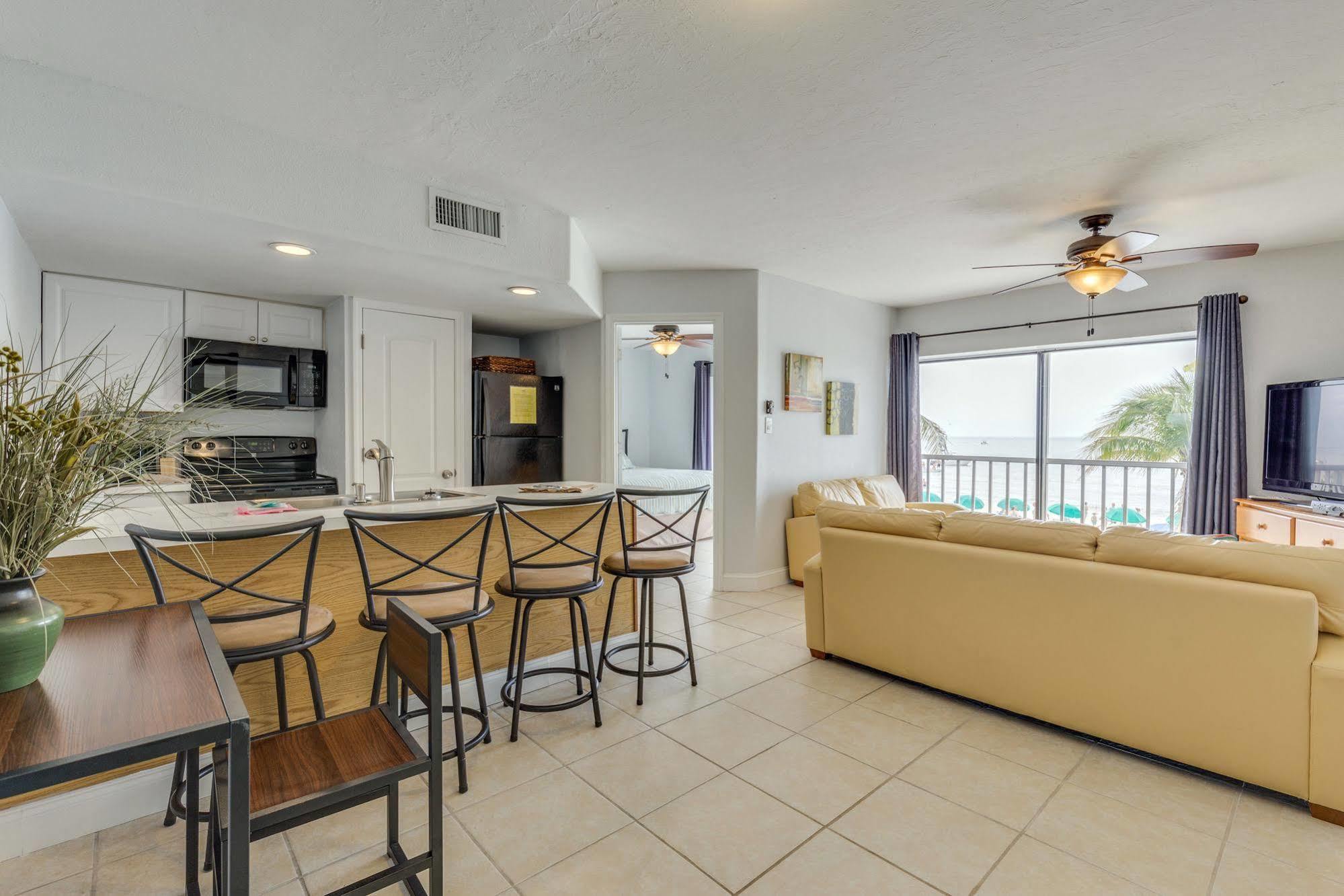 Pierview Hotel And Suites Fort Myers Beach Exterior photo
