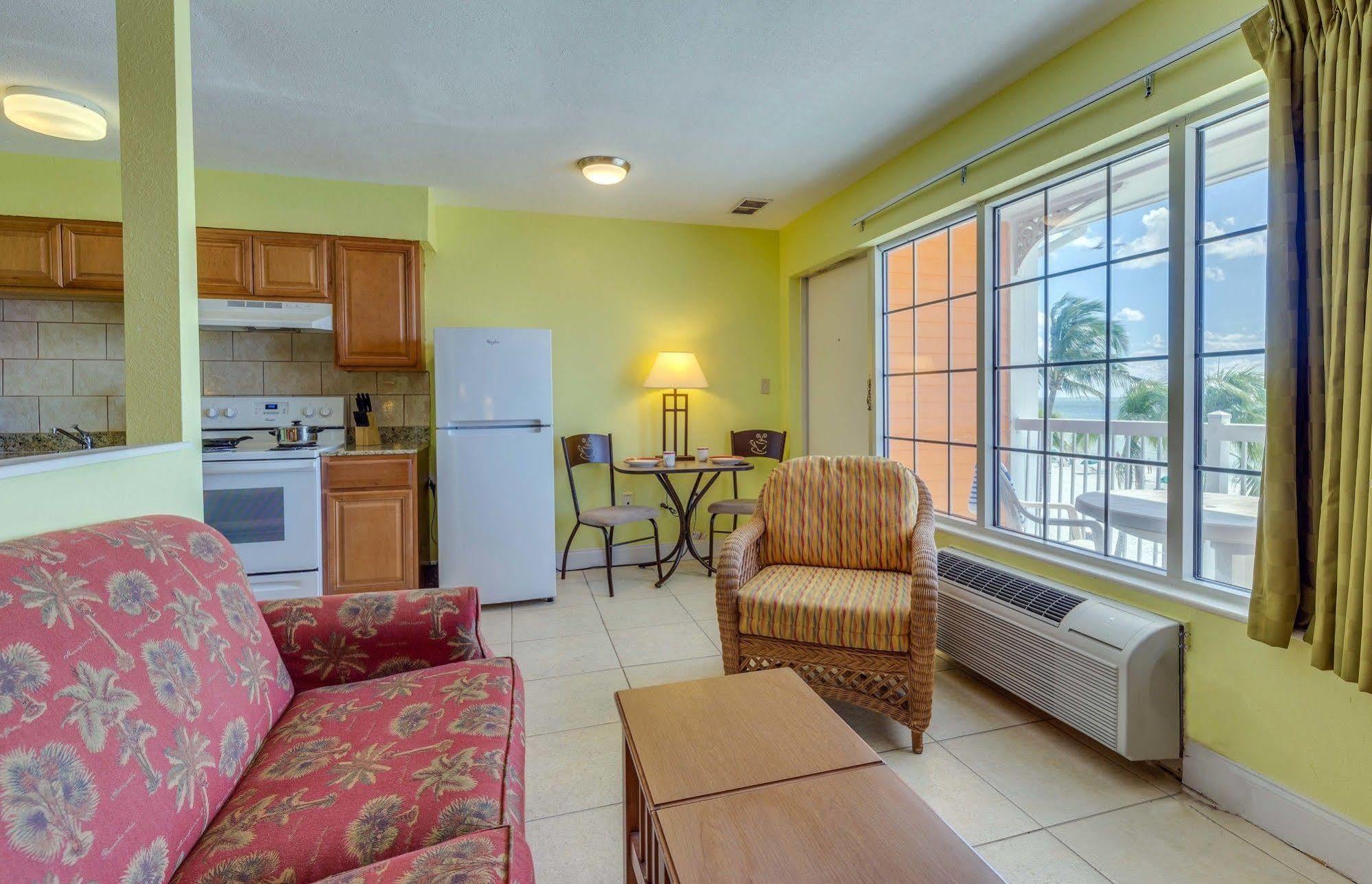 Pierview Hotel And Suites Fort Myers Beach Exterior photo