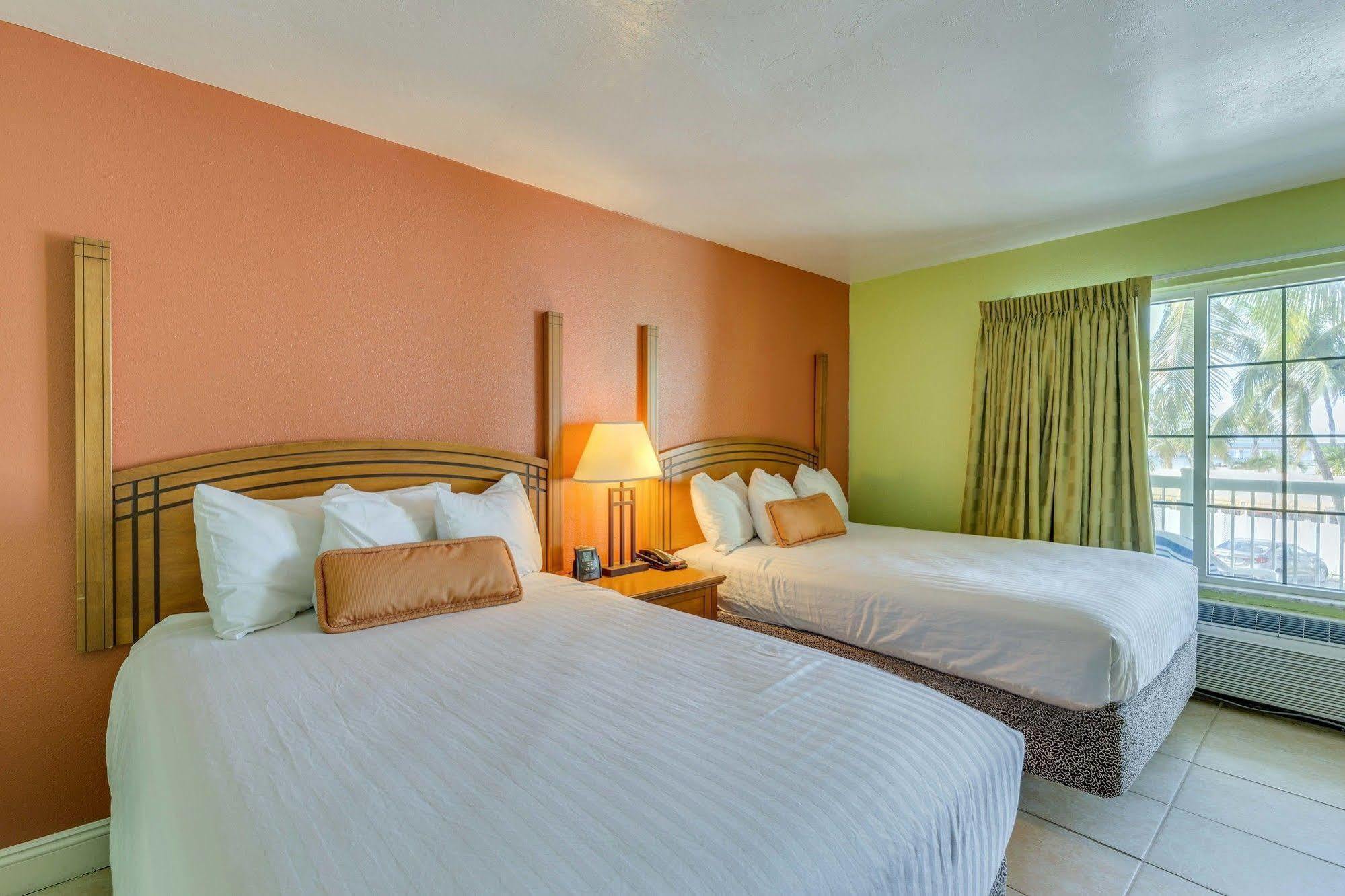 Pierview Hotel And Suites Fort Myers Beach Exterior photo