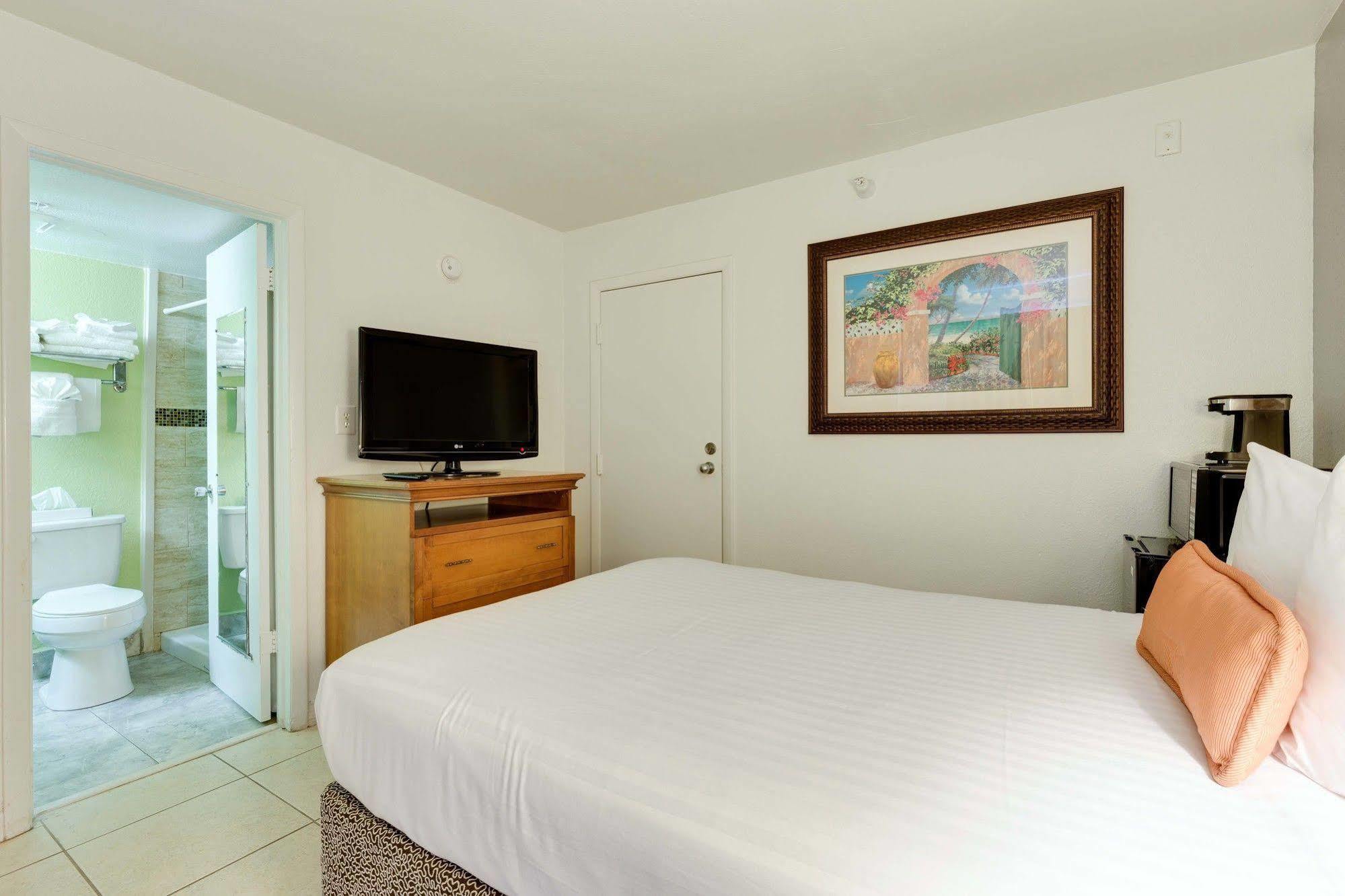 Pierview Hotel And Suites Fort Myers Beach Exterior photo